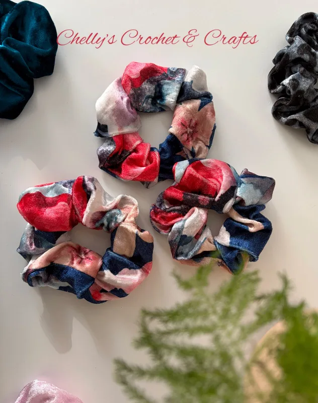 Multicolour velvet scrunchie